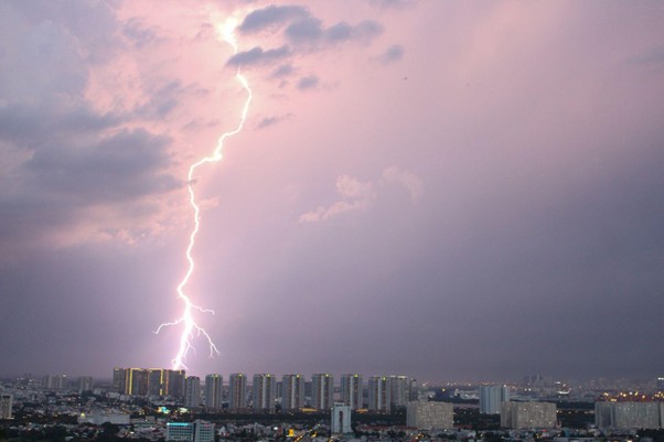 落雷による被害は火災保険で補償できる